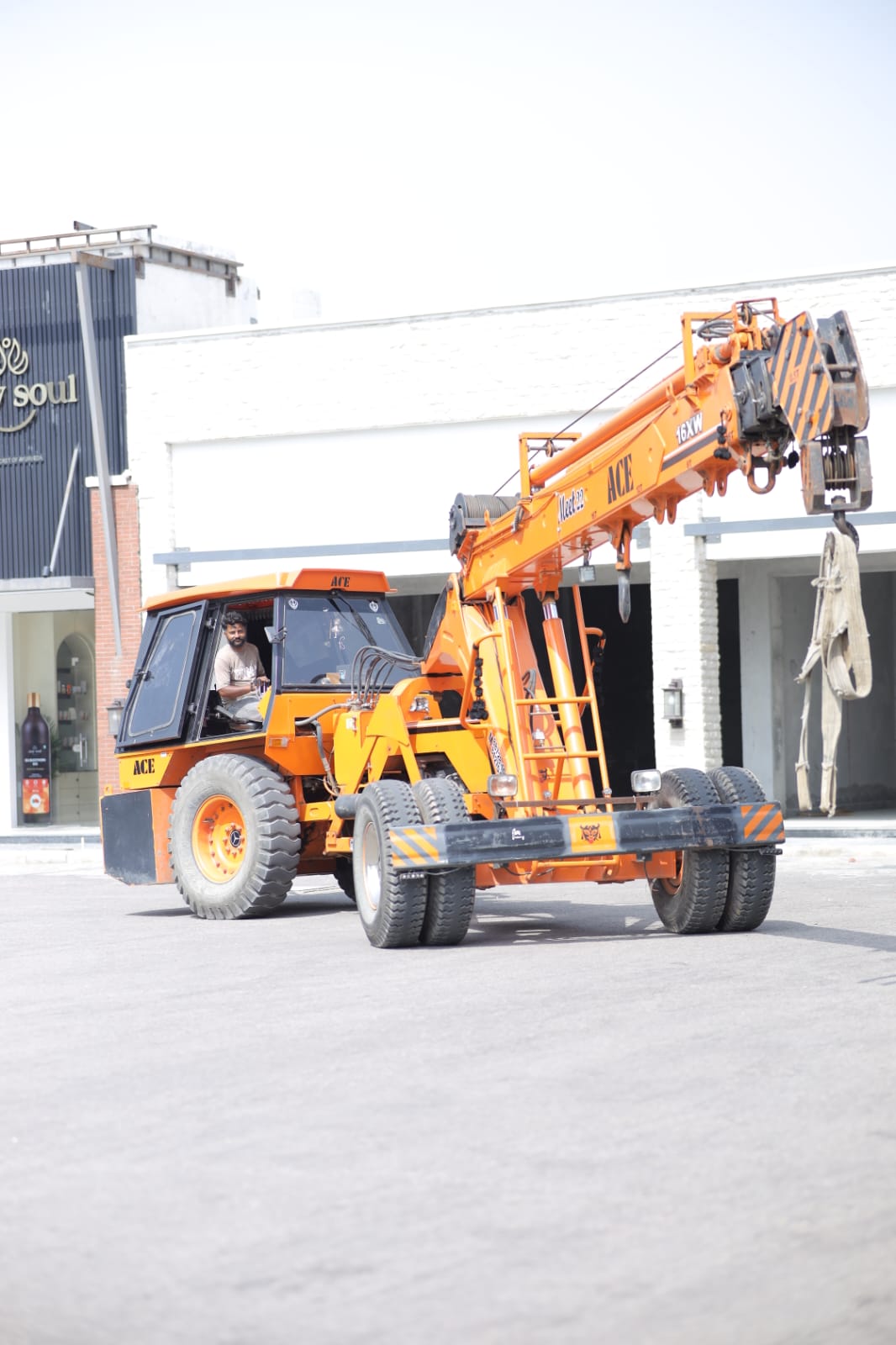Meet Crane Service heavy towing vehicle